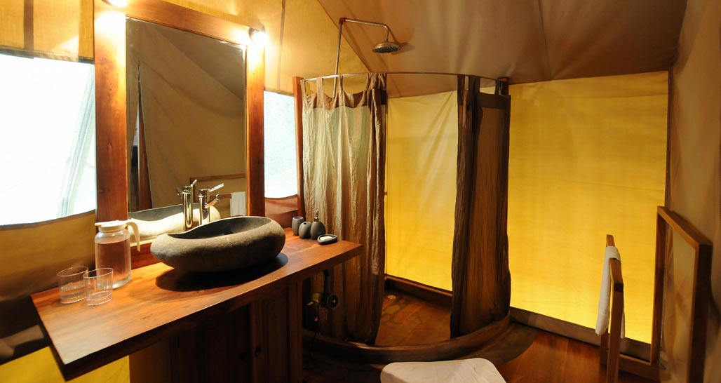 Galapagos Safari Camp - tent bathroom