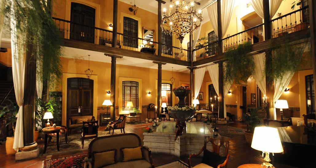 Mansion Alcazar, central courtyard lounge area