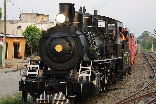 A steam engine hauls the Tren Crucero for parts of the route between Quito and Guayaquil.