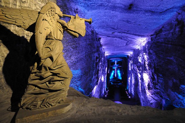 Apart from a few carvings the entire cathedral is hand carved from the salt rock